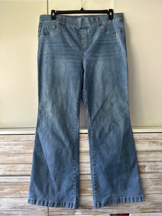 Gloria Vanderbilt Denim - 👖 Gloria Vanderbilt Shape Effect Pull On Flare Jeans Light Wash 16W